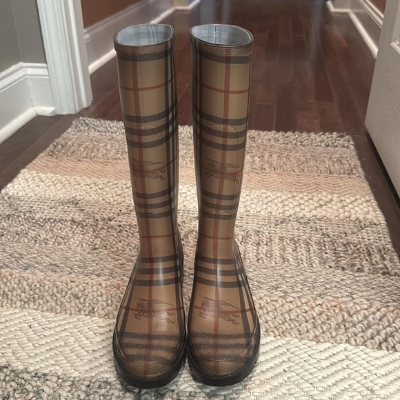 Burberry rain boots nova check size 38. Worn only a couple times. - Picture 2 of 5